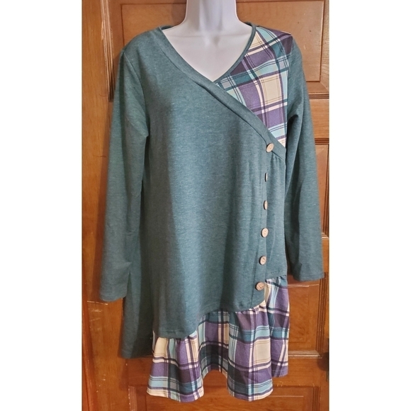 Made with Heart Patchwork Button Dress - Picture 2 of 10